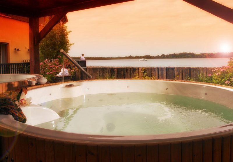 Wineport Lodge - Hot Tub View